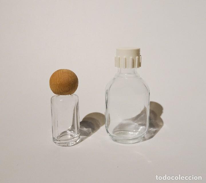 Antig&uuml;edades: Dos botellitas de vidrio - Foto 1