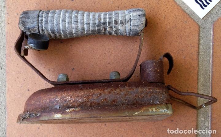 Antig&uuml;edades: PLancha de hierro antigua - Foto 3