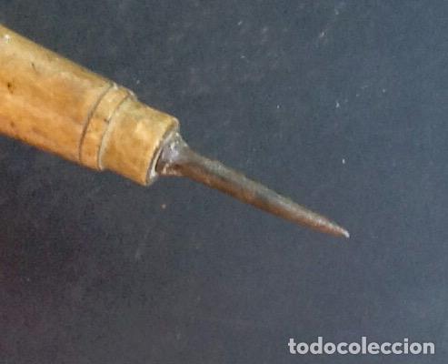 Antig&uuml;edades: ANTIGUO PUNZON. . ENVIO INCLUIDO EN EL PRECIO. - Foto 2