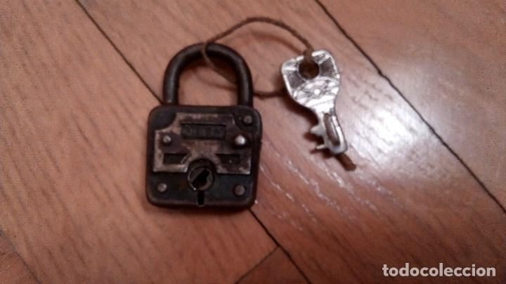 Antig&uuml;edades: ANTIGUO CANDADO CON SU LLAVE - Foto 1