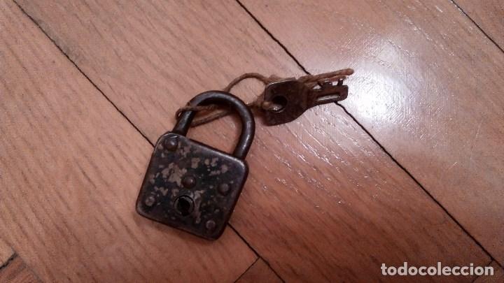 Antig&uuml;edades: ANTIGUO CANDADO CON SU LLAVE - Foto 2
