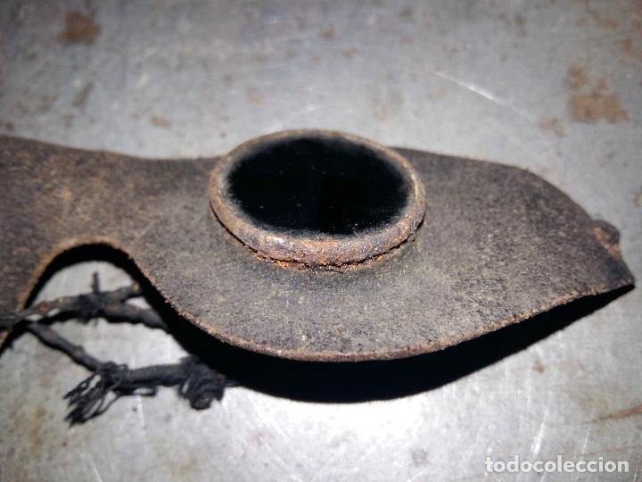 Antig&uuml;edades: Gafas de cuero y vidrio verde - Foto 3