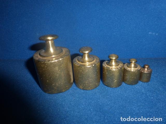Antig&uuml;edades: ANTIGUO JUEGO DE 5 PESAS DE BRONCE - Foto 1