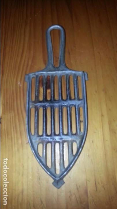 Antig&uuml;edades: Soporte plancha - Foto 1