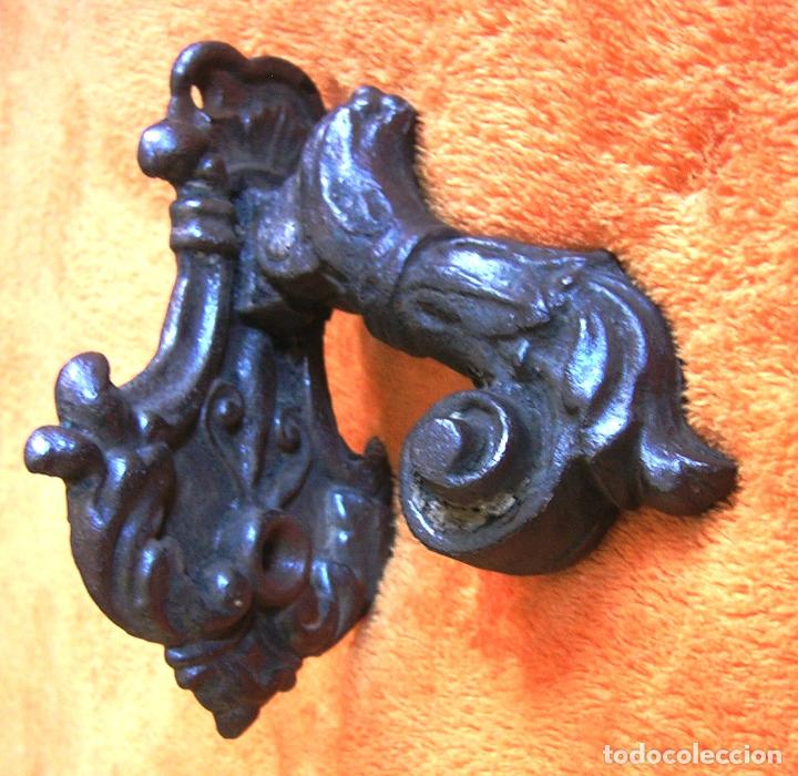 Antig&uuml;edades: LLAMADOR O ALDABA PARA PUERTA, DE HIERRO - Foto 2