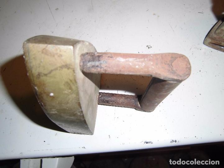 Antig&uuml;edades: antigua plancha de carbon peque&ntilde;a - Foto 5