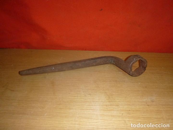 Antig&uuml;edades: ANTIGUA LLAVE DE CODILLO EXAGONAL - Foto 1