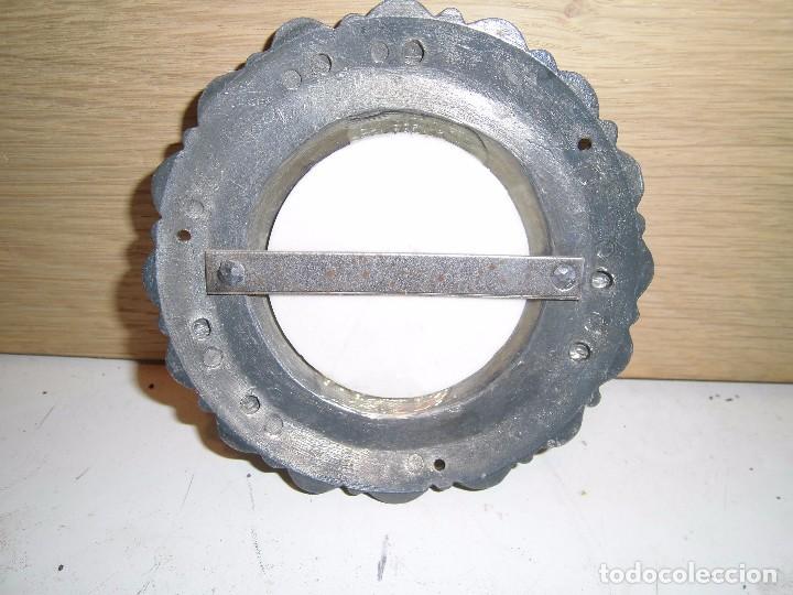 Antig&uuml;edades: antiguo embellecedor para puerta - Foto 3