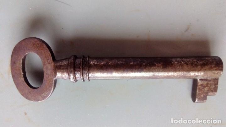 Antig&uuml;edades: ANTIGUA LLAVE DE HIERRO HUECA, LARGO 9 CM - Foto 1