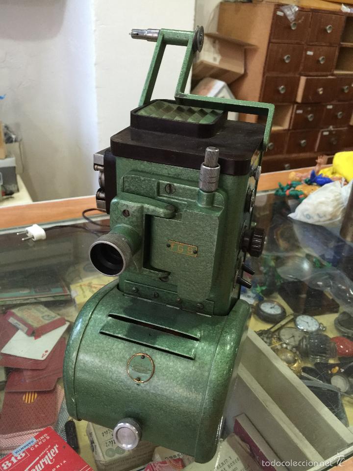 Antig&uuml;edades: PROYECTOR DE CINE KAVEX MODELO PG-8 - Foto 1