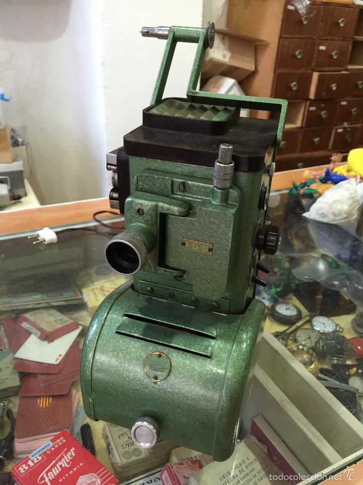 Antig&uuml;edades: PROYECTOR DE CINE KAVEX MODELO PG-8 - Foto 2