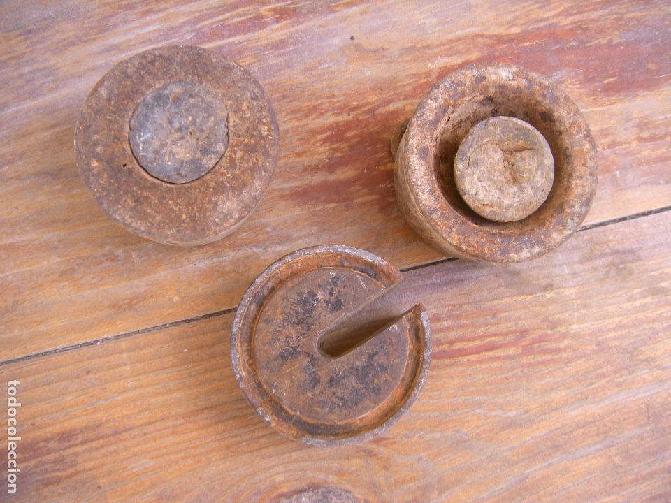Antig&uuml;edades: LOTE DE 3 PESAS - Foto 2
