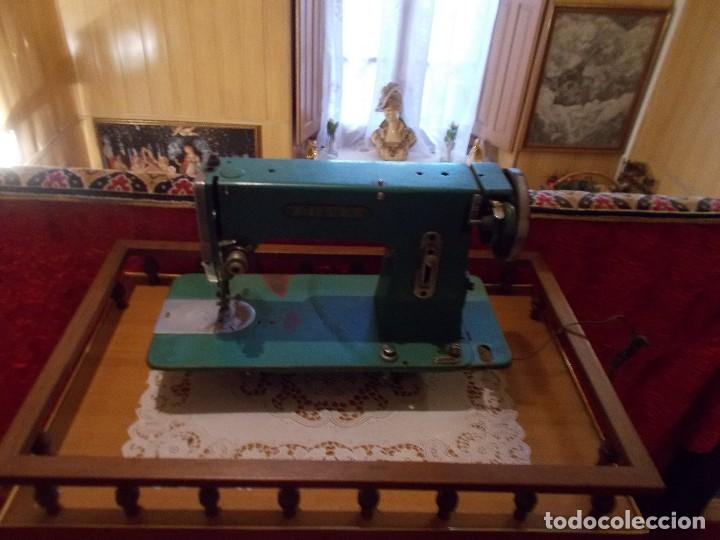 Antig&uuml;edades: Maquina de coser marca Sigma a&ntilde;os50 - Foto 2