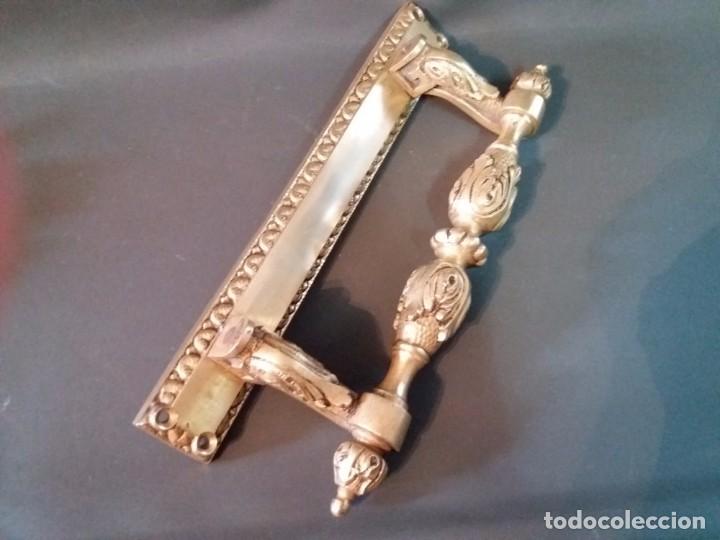 Antig&uuml;edades: 2 PRECIOSAS MANIVELAS DE PUERTA DE BRONCE 1300g CADA UNA - Foto 4