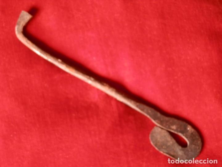 Antig&uuml;edades: ANTIGUA  LLAVE EN HIERRO FORJA. 175 MM. - Foto 1