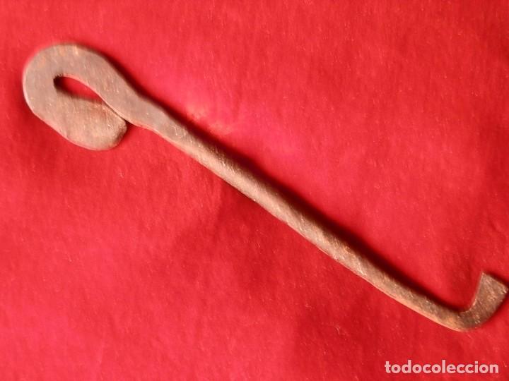 Antig&uuml;edades: ANTIGUA  LLAVE EN HIERRO FORJA. 175 MM. - Foto 2