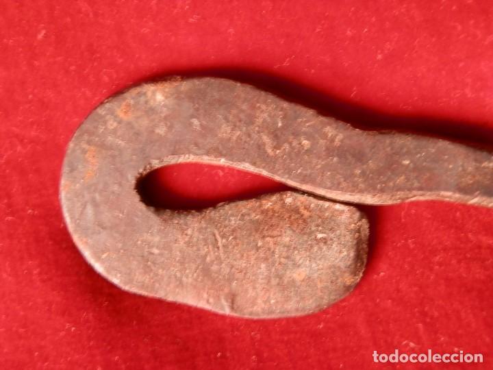 Antig&uuml;edades: ANTIGUA  LLAVE EN HIERRO FORJA. 175 MM. - Foto 4