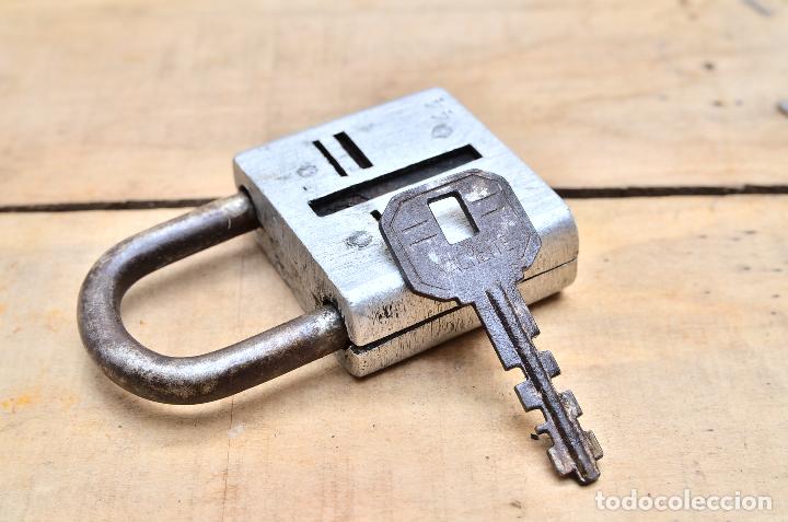 Antig&uuml;edades: CANDADO DE ALUMINIO Y HIERRO CON LLAVE - PADLOCK NUMERO 44 - Foto 4