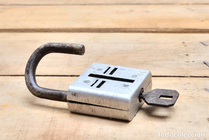 Antig&uuml;edades: CANDADO DE ALUMINIO Y HIERRO CON LLAVE - PADLOCK NUMERO 44 - Foto 5