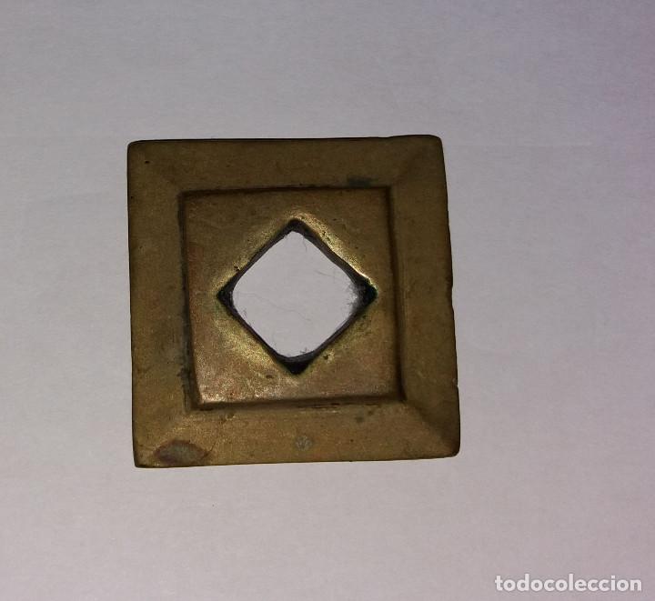 Antig&uuml;edades: PONDERAL CUADRADO DE BRONCE - Foto 1