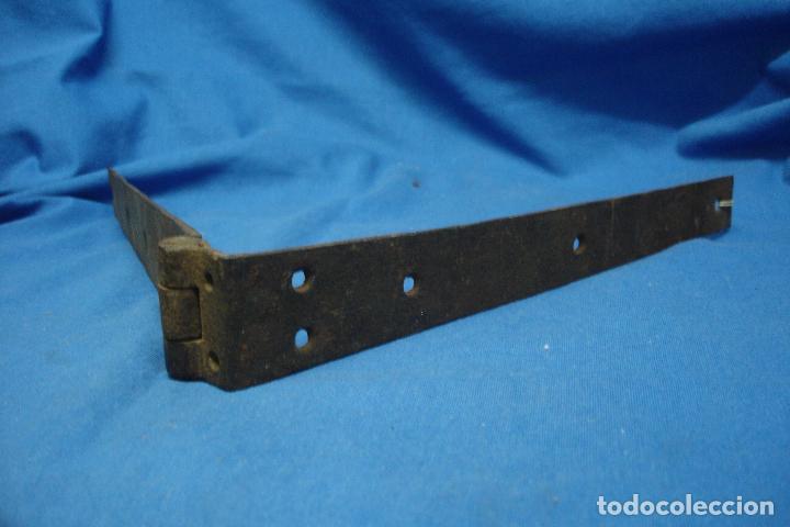 Antig&uuml;edades: - ANTIGUA BISAGRA CON PERNO SOLDADO - Foto 2