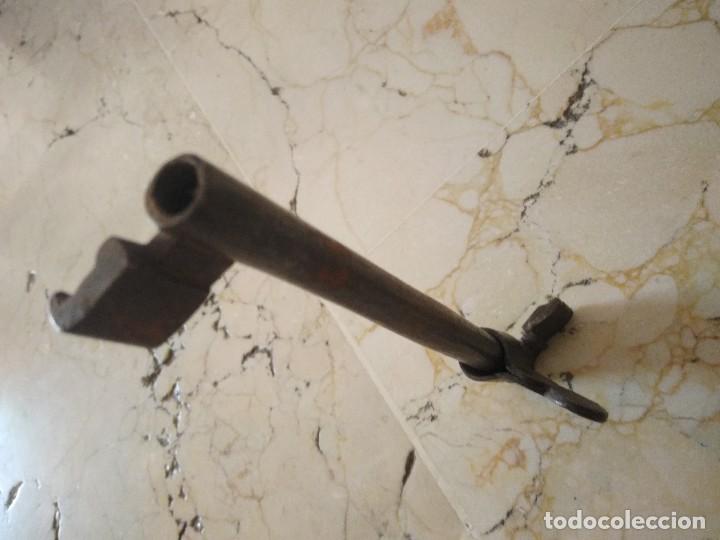 Antig&uuml;edades: ANTIGUA LLAVE DOBLE CON TOPE.  14 CM DE LARGO - Foto 3