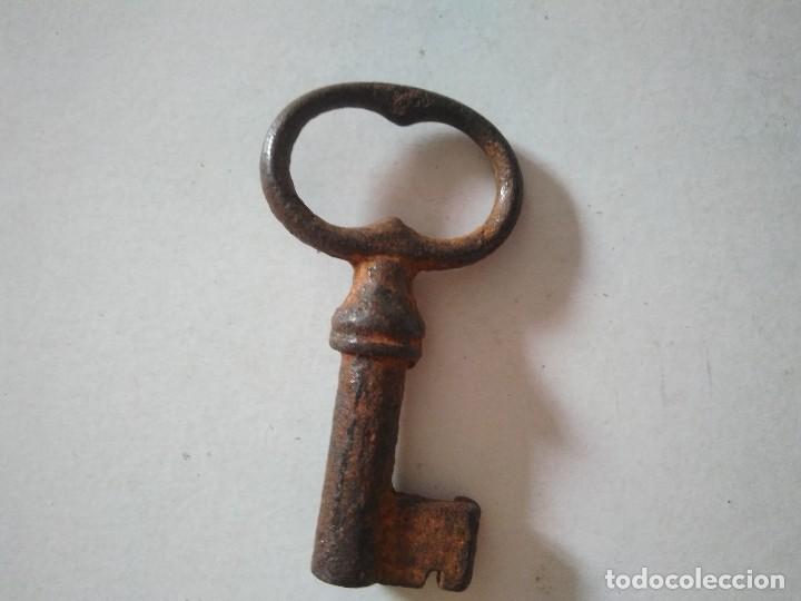Antig&uuml;edades: ANTIGUA LLAVE HUECA DE FORJA.   6 CM DE LARGO - Foto 1