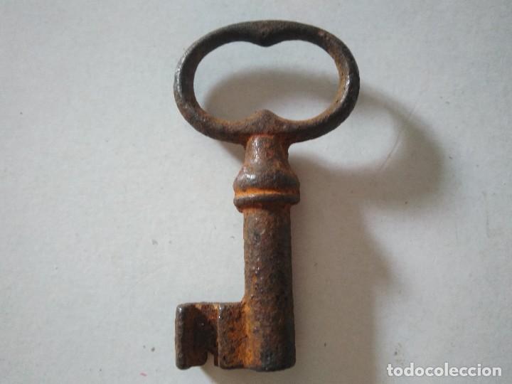 Antig&uuml;edades: ANTIGUA LLAVE HUECA DE FORJA.   6 CM DE LARGO - Foto 2