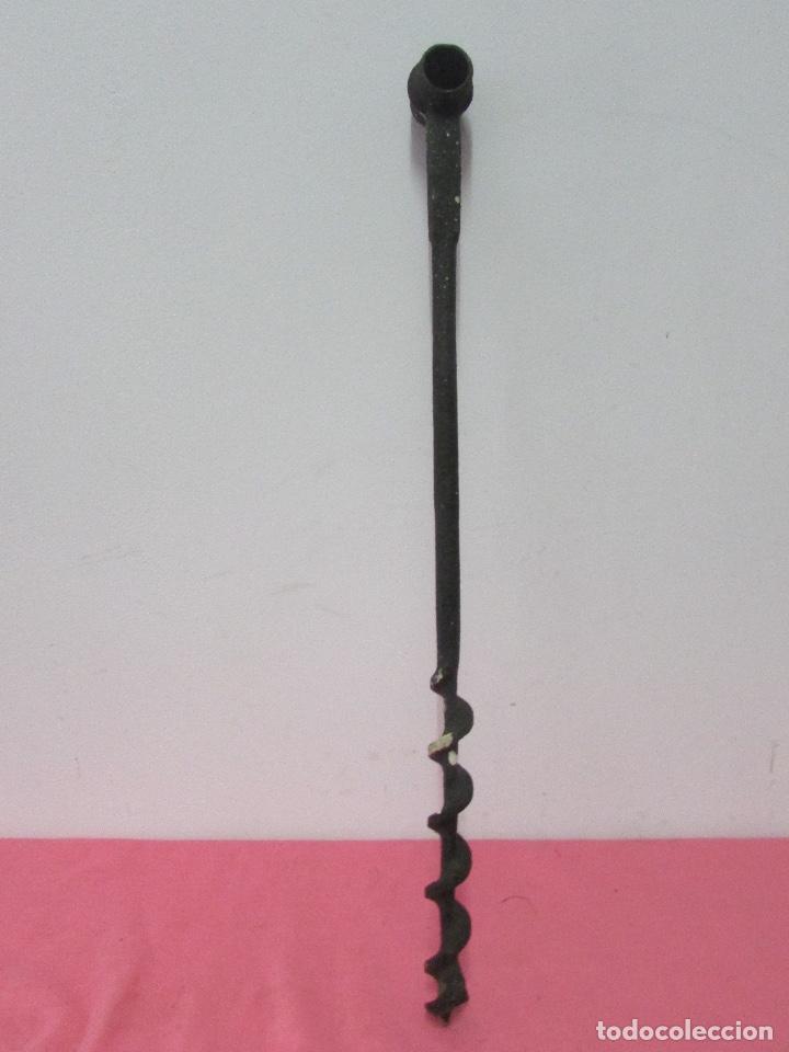 Antig&uuml;edades: Barrena sin mango 55 cm - Foto 1