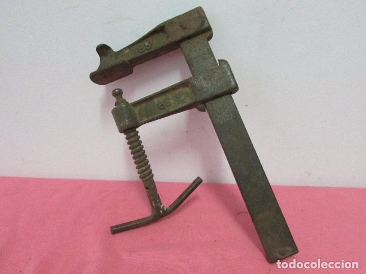 Antig&uuml;edades: Sargento de forja 28 cm - Foto 1