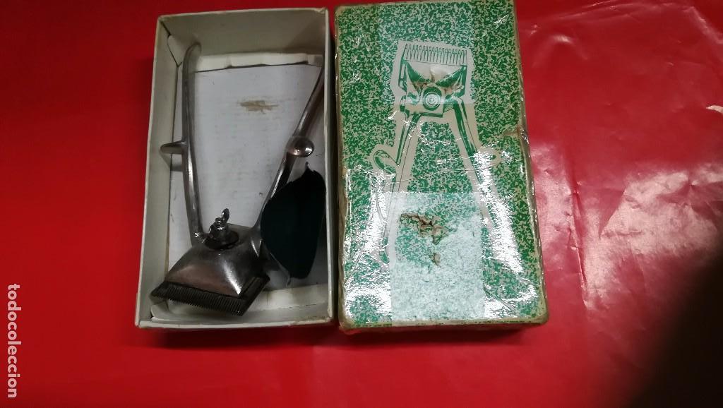 Antig&uuml;edades: MAQUINA DE CORTAR EL PELO CASA MONTANER - Foto 1