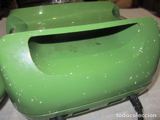 Tel&eacute;fonos: Tel&eacute;fono de sobremesa liban&eacute;s, en color verde. - Foto 4