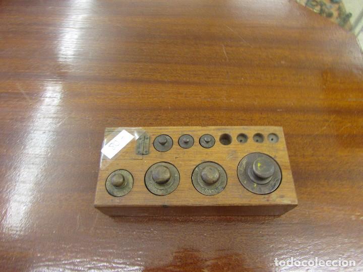 Antig&uuml;edades: Juego de pesas en bronce con caja # - Foto 3
