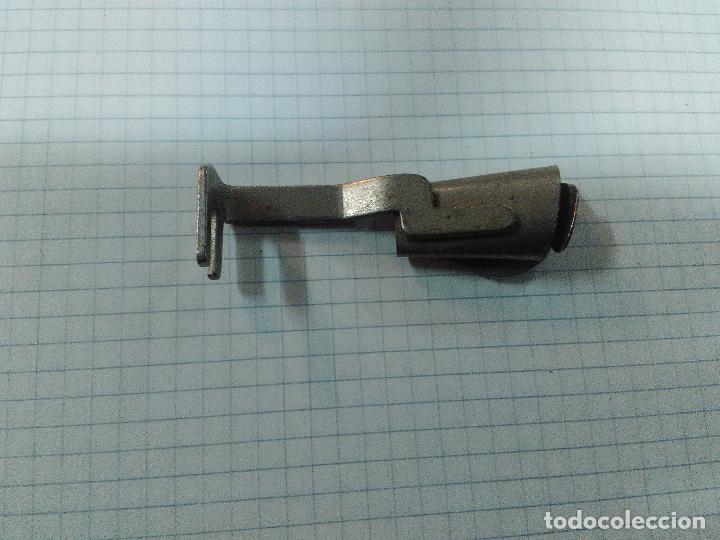 Antig&uuml;edades: Accesorio de maquina de coser Singer - Foto 1