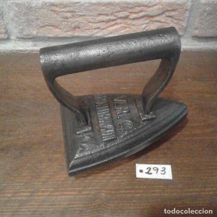 Antig&uuml;edades: ANTIGUA PLANCHA DE HIERRO - Foto 1