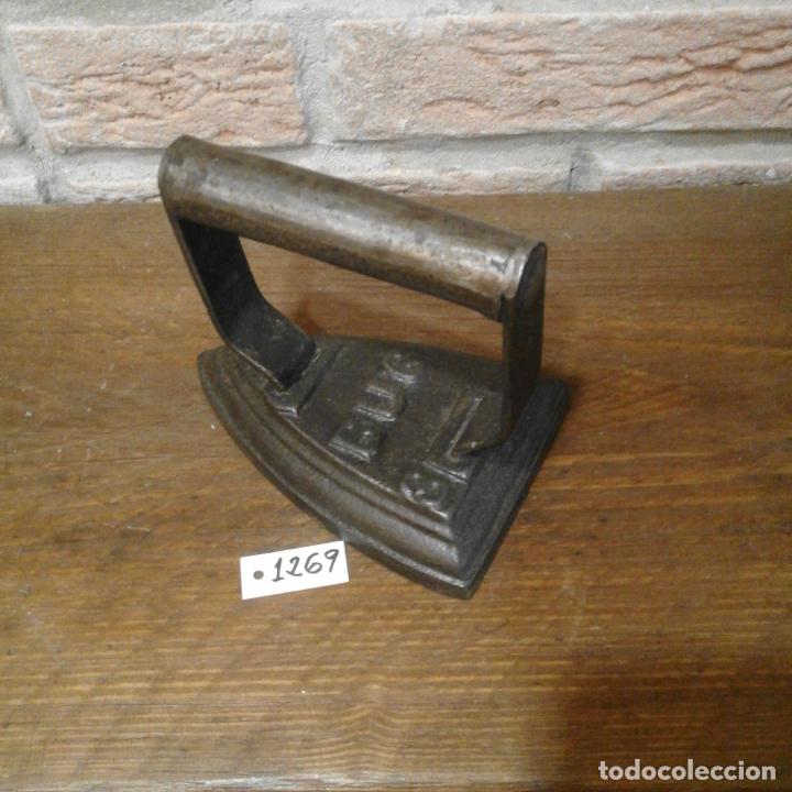 Antig&uuml;edades: ANTIGUA PLANCHA DE HIERRO - Foto 1