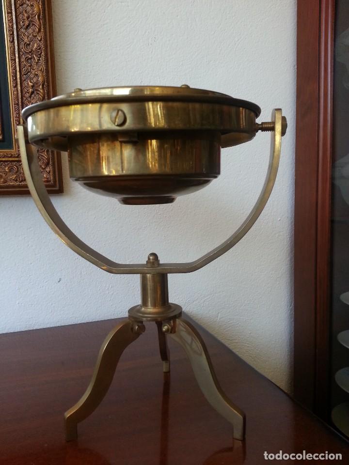 Antig&uuml;edades: BR&Uacute;JULA CON BASE EN BRONCE - Foto 2