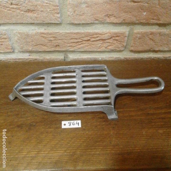 Antig&uuml;edades: ANTIGUA BASE DE PLANCHA DE ALUMINIO - Foto 1
