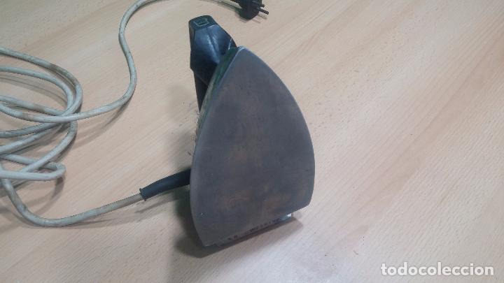 Antig&uuml;edades: Antigua plancha Solac el&eacute;ctrica de 125v - Foto 7