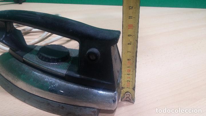Antig&uuml;edades: Antigua plancha Solac el&eacute;ctrica de 125v - Foto 13