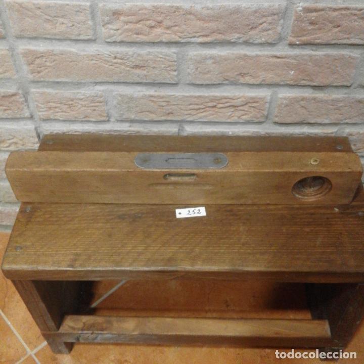 Antig&uuml;edades: ANTIGUO NIVEL DE CARPINTERO - Foto 1