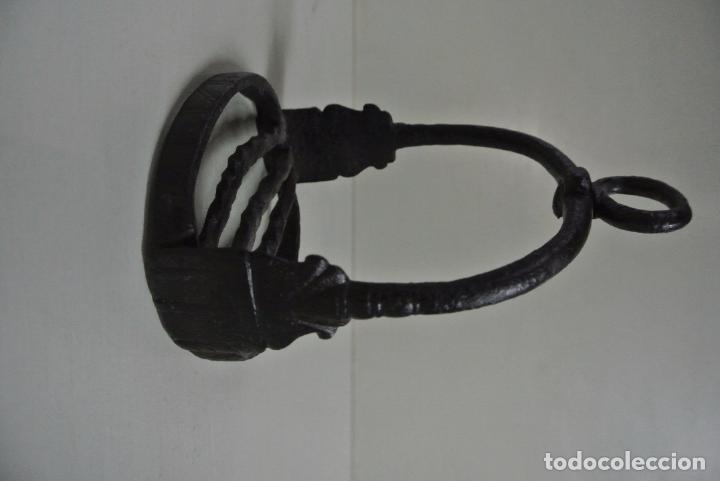 Antig&uuml;edades: Muy antiguo estribo de hierro forjado. - Foto 7