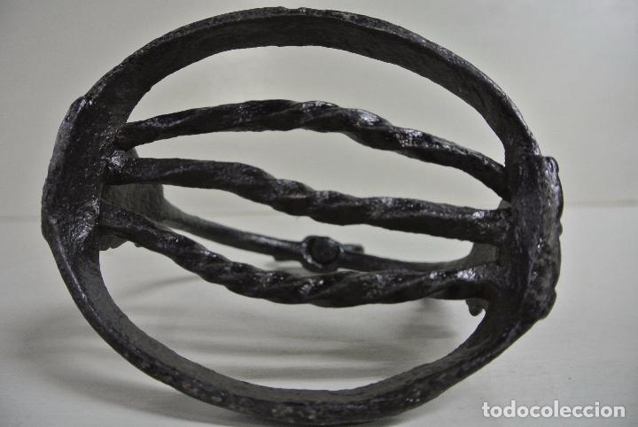 Antig&uuml;edades: Muy antiguo estribo de hierro forjado. - Foto 10