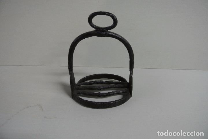 Antig&uuml;edades: Muy antiguo estribo de hierro forjado. - Foto 11