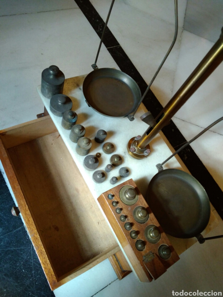 Antig&uuml;edades: Balanza antigua con caja de pesas completa - Foto 2