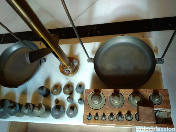 Antig&uuml;edades: Balanza antigua con caja de pesas completa - Foto 3