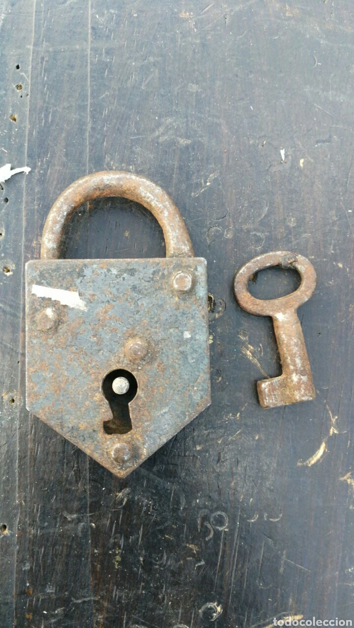 Antig&uuml;edades: Candado antiguo de 6 x 4 cm. - Foto 1