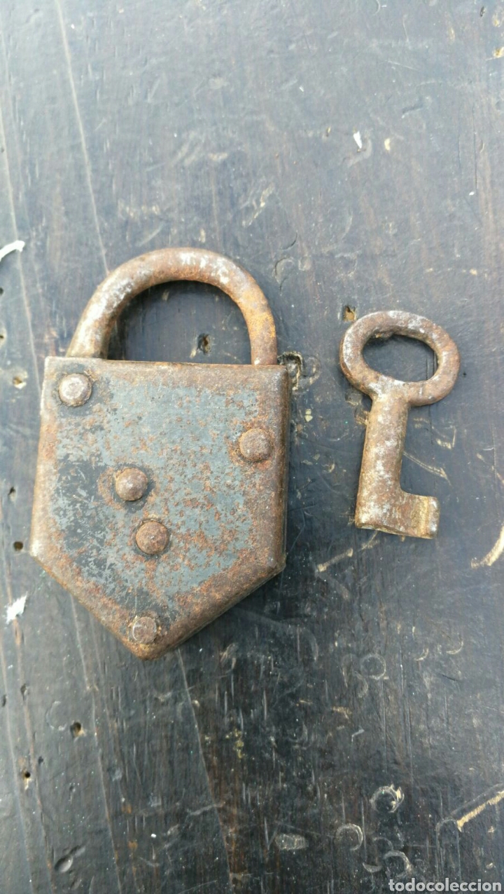 Antig&uuml;edades: Candado antiguo de 6 x 4 cm. - Foto 2