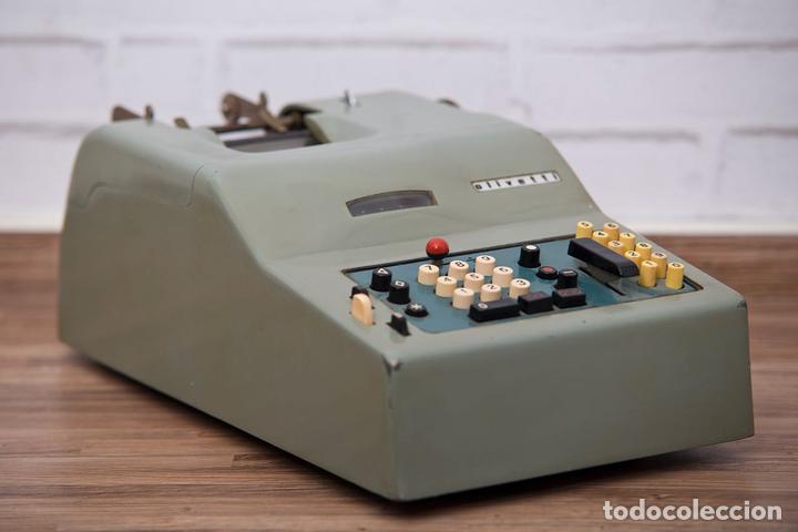 Antig&uuml;edades: Calculadora el&eacute;ctrica OLIVETTI verde oliva - Foto 1