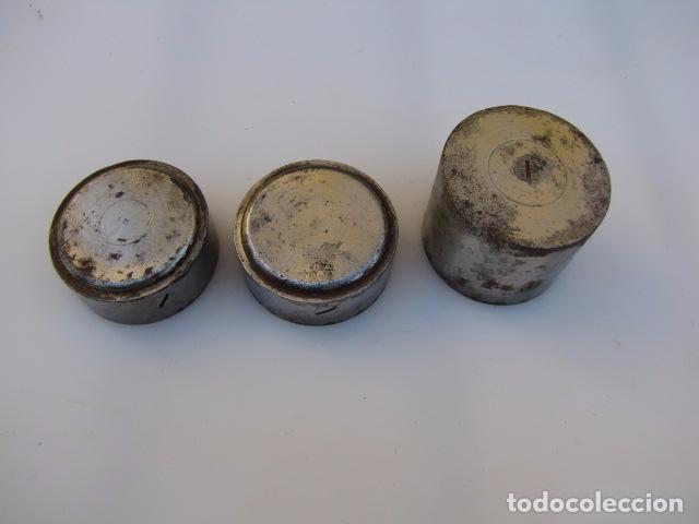 Antig&uuml;edades: Tres pesas apilables dos de 100 y una de 200 cs - Foto 3